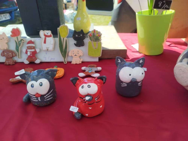 Chat en grés rouge